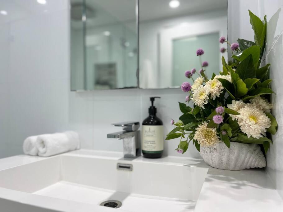 Bondi Beach Waves Beachfront Apartment Сидней Экстерьер фото