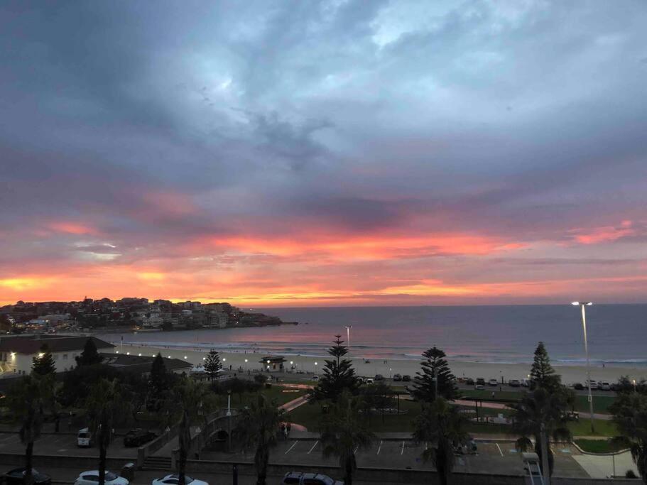 Bondi Beach Waves Beachfront Apartment Сидней Экстерьер фото