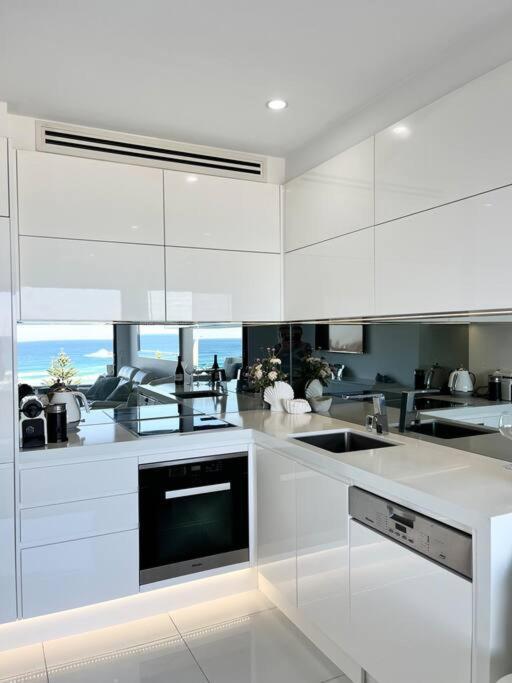 Bondi Beach Waves Beachfront Apartment Сидней Экстерьер фото